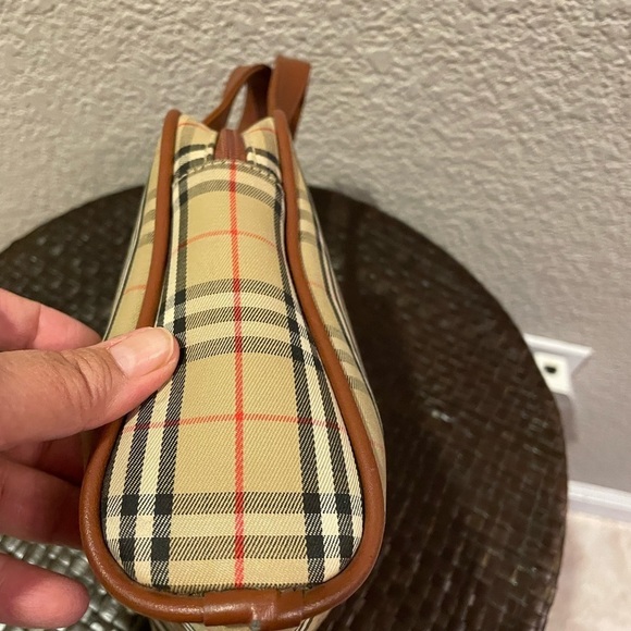 Burberry Purse - Picture 6 of 9